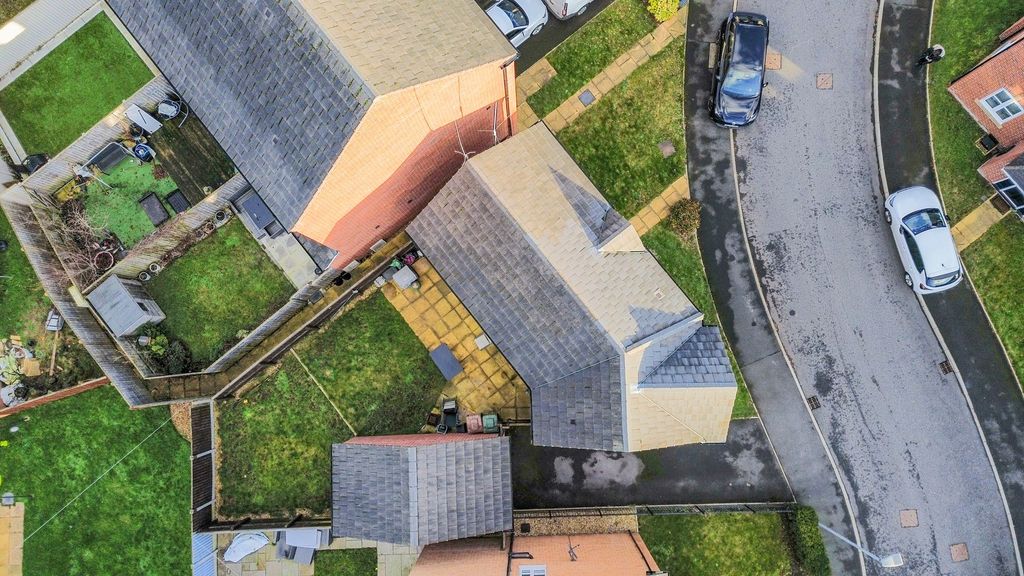 Property photo 2 of 28