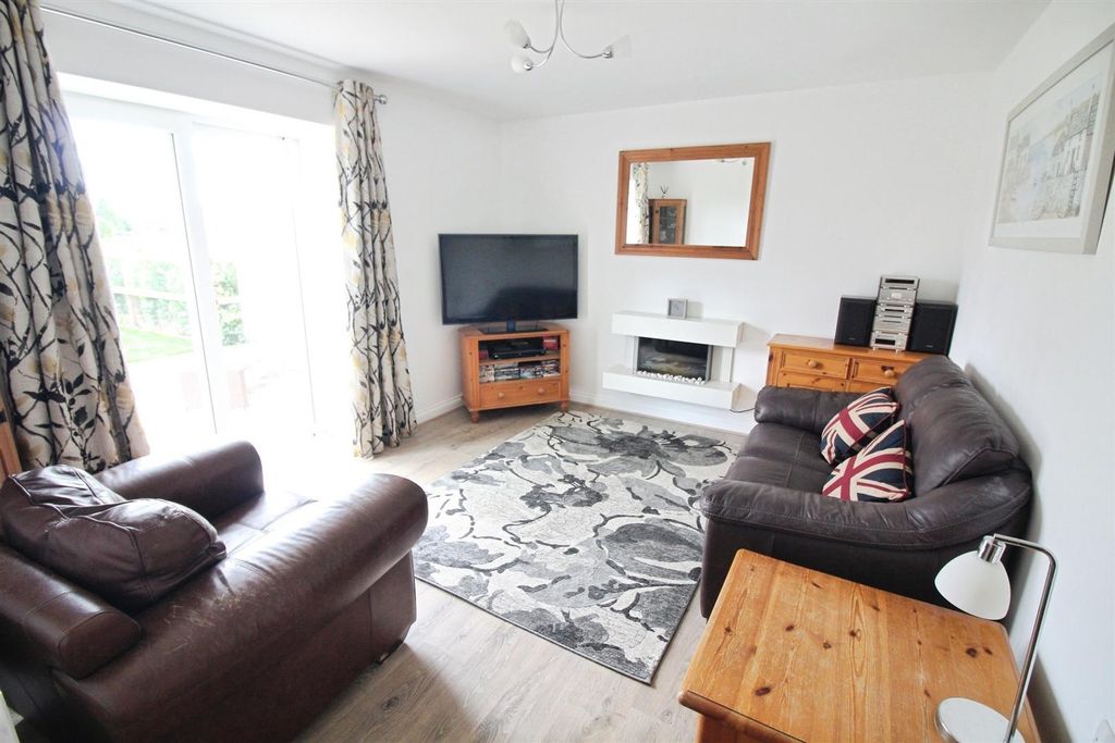 Property photo 2 of 14 Lounge