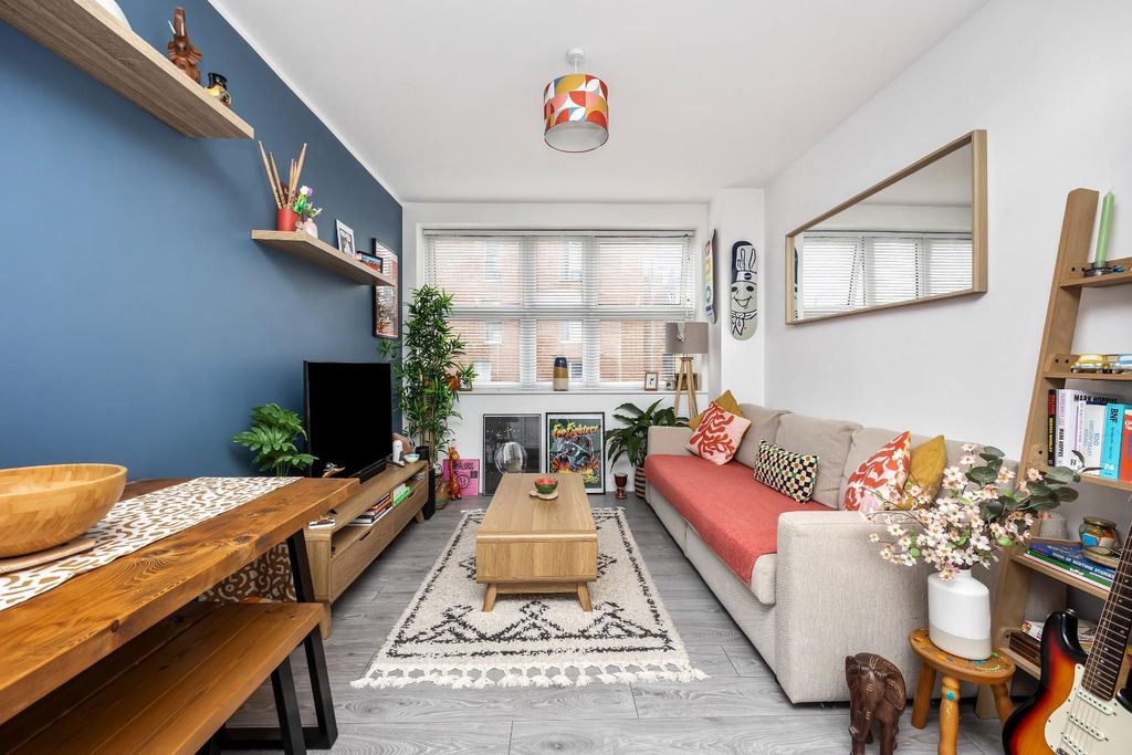 Property photo 2 of 15 School Road_8_The Pinnacle_Flat 13-002.Jpg