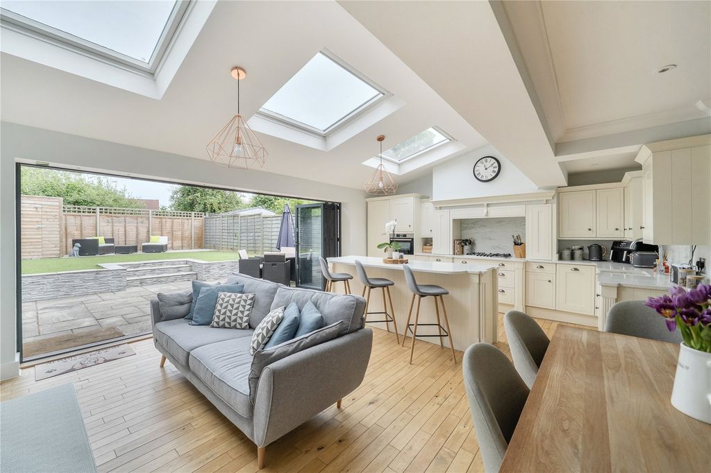 Property photo 2 of 17 Picture No. 29