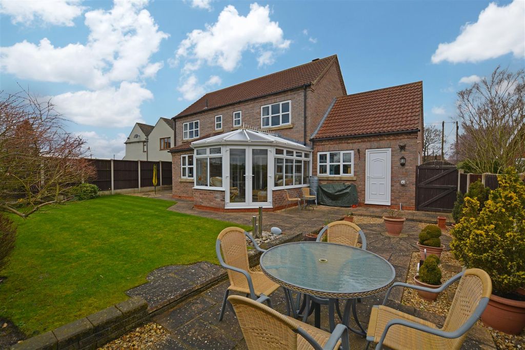 Property photo 2 of 40 Rear