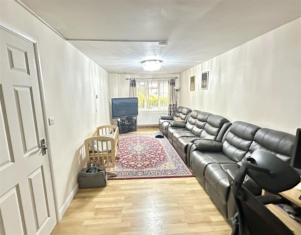 Property photo 2 of 15 Lounge.Jpg
