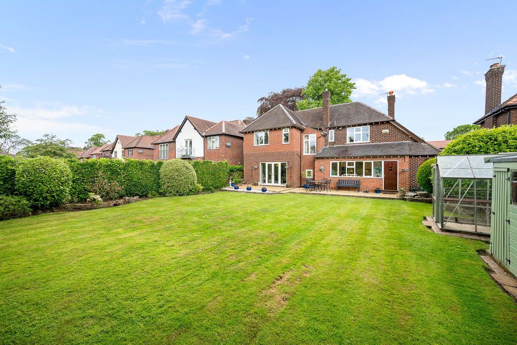 Property photo 2 of 32