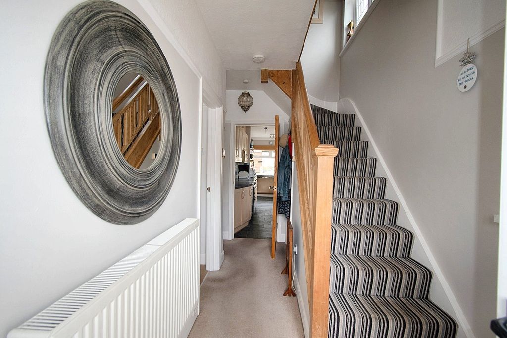 Property photo 2 of 33
