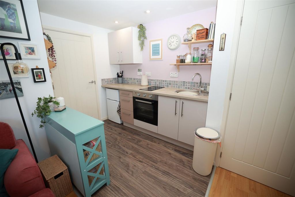 Property photo 2 of 5 R6__4966.Jpg