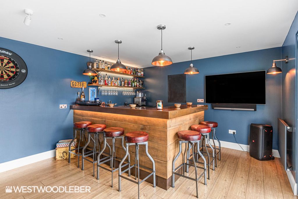 Property photo 3 of 53 Woodstockroad_33.Jpg