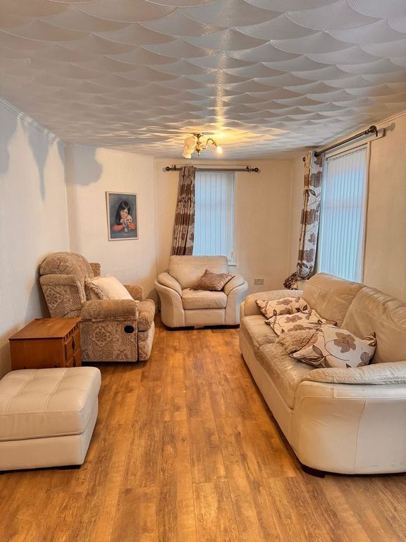 Property photo 1 of 13 Living Room