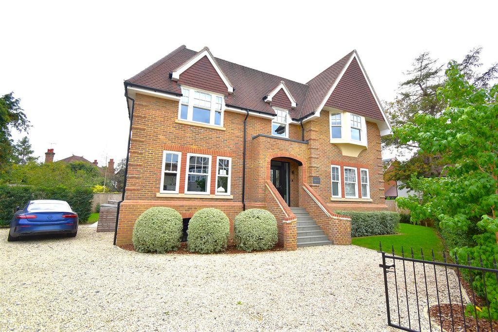 Property photo 1 of 26