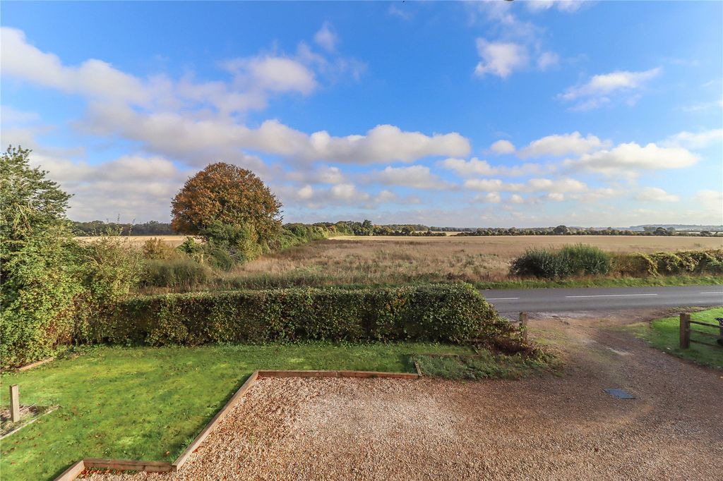 Property photo 3 of 33 Picture No. 23