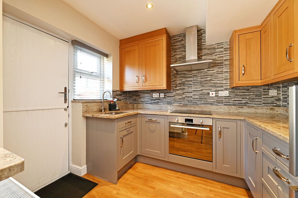 Property photo 3 of 25 Kitchen