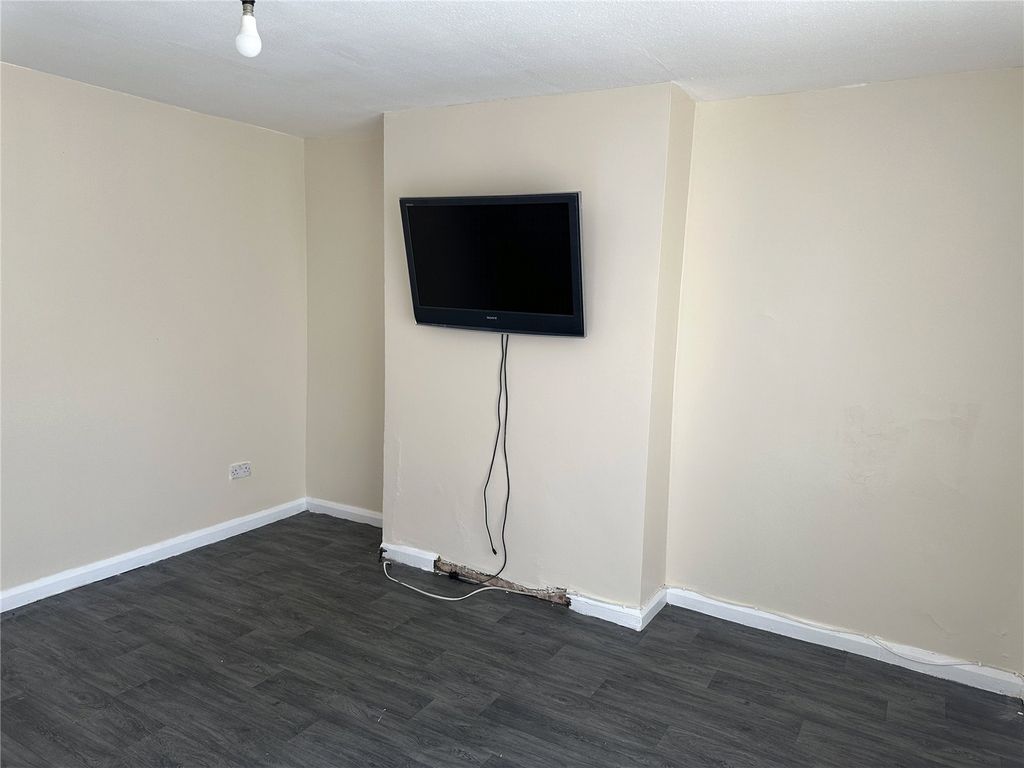 Property photo 2 of 16 Picture No. 13