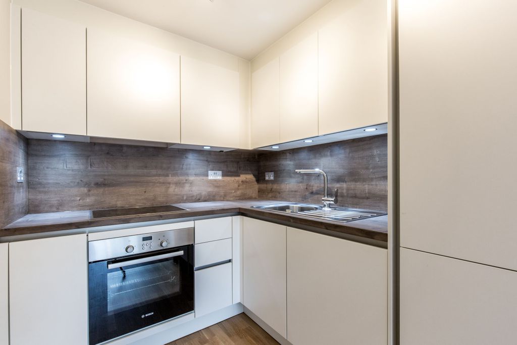 Property photo 1 of 11 Kitchen