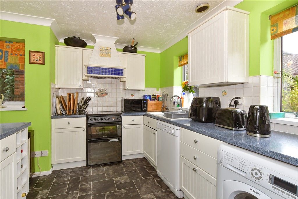 Property photo 2 of 17 Kitchen