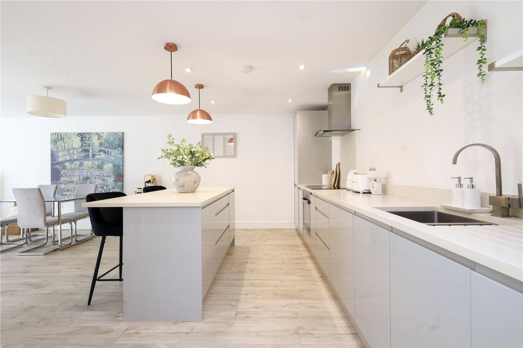 Property photo 2 of 13 Picture No. 30