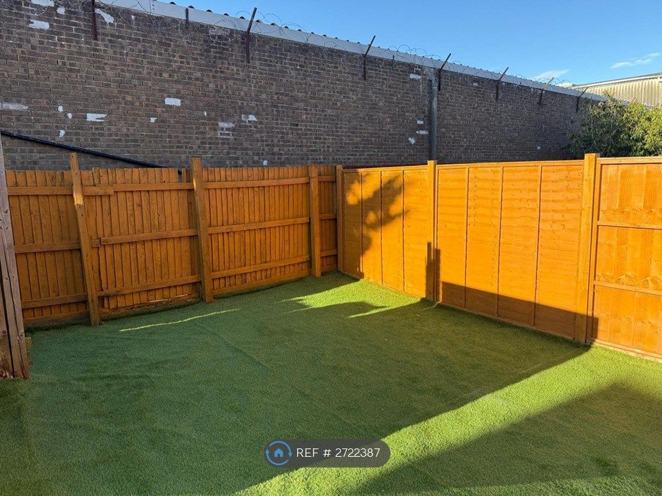 Property photo 3 of 12 Garden