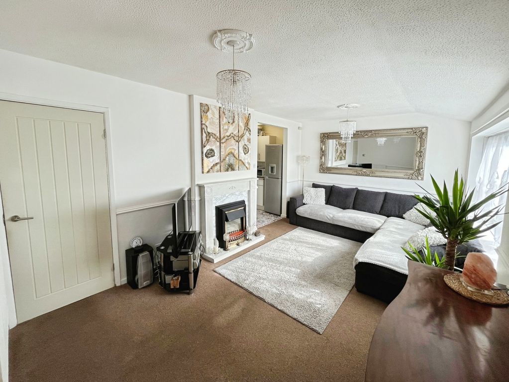 Property photo 3 of 15 Lounge
