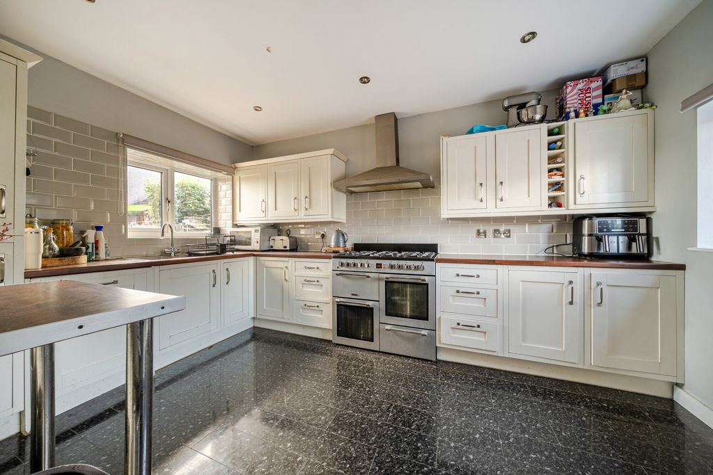 Property photo 3 of 11 1530860-7-6Acf67c...