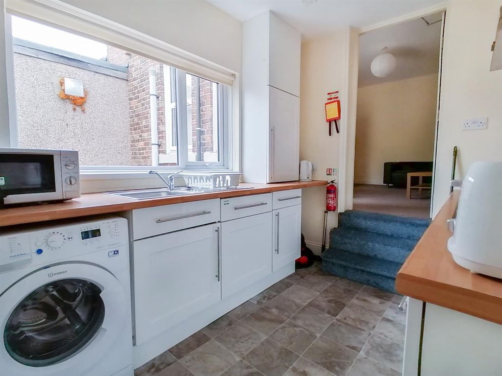 Property photo 2 of 8 Kitchen 2.Jpg