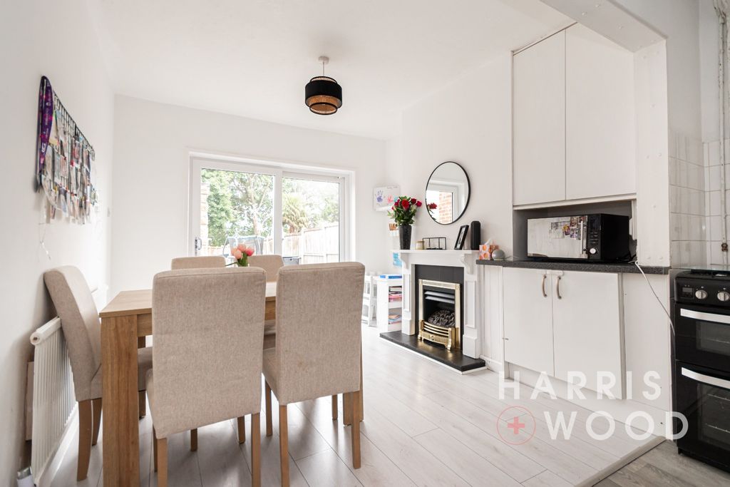 Property photo 2 of 20 4388633