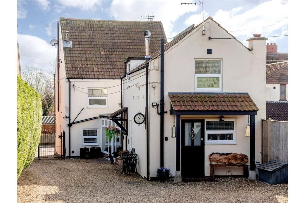 Property photo 3 of 34