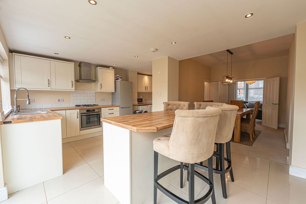 Property photo 2 of 35