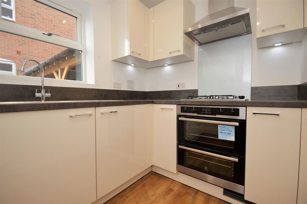 Property photo 2 of 21 Kitchen