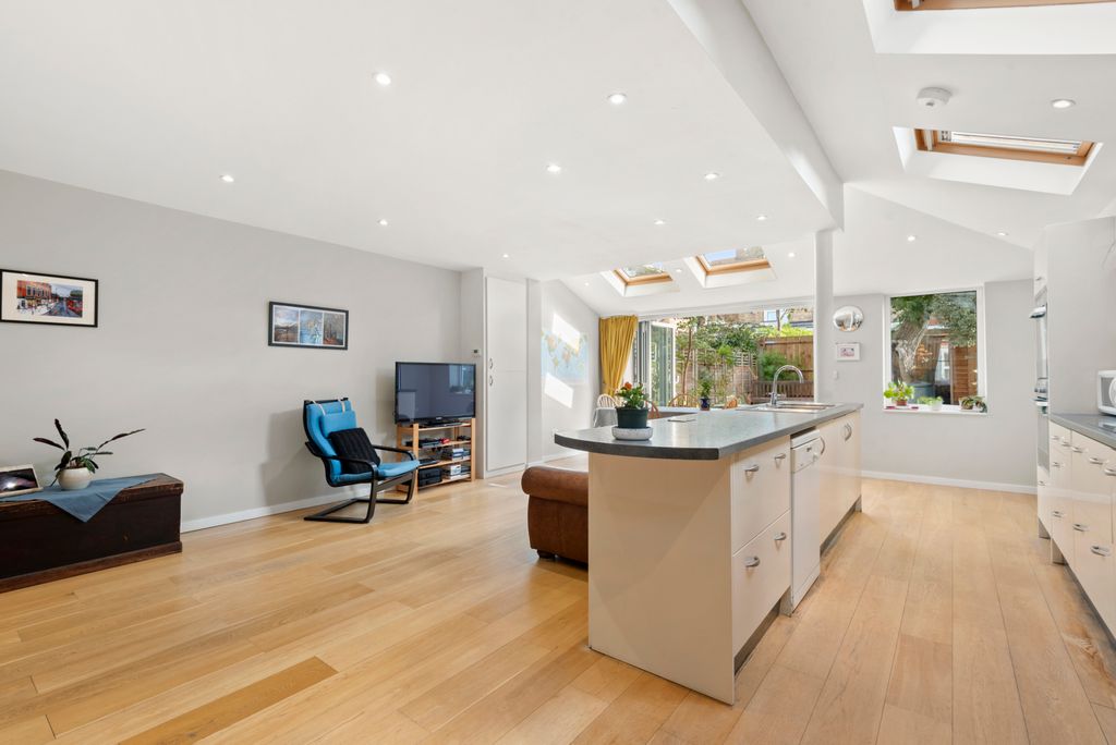 Property photo 2 of 17 Picture No. 06