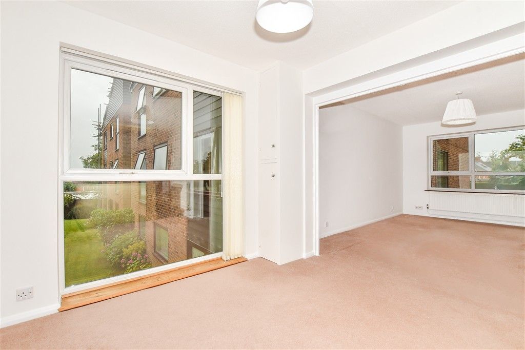 Property photo 3 of 17 Dining Area