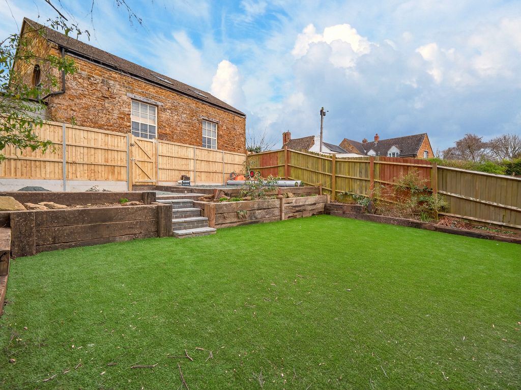 Property photo 3 of 31