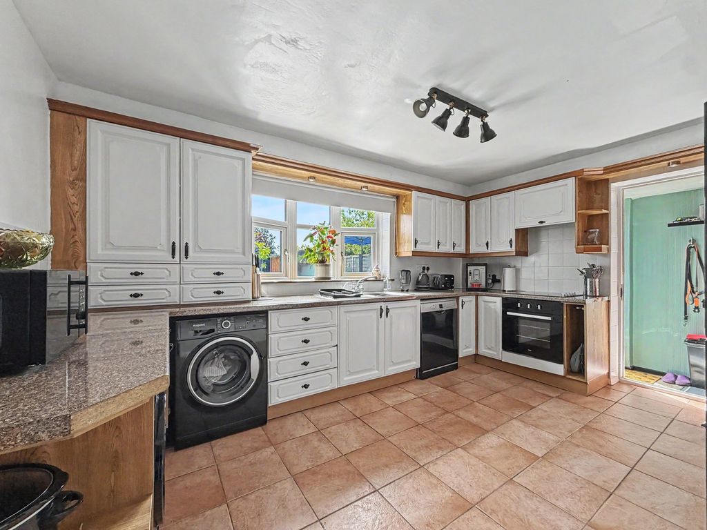 Property photo 2 of 25