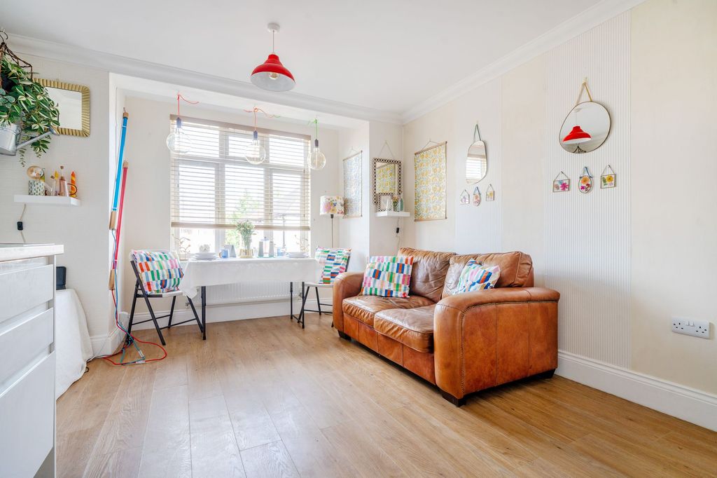 Property photo 3 of 6 Open Plan Living