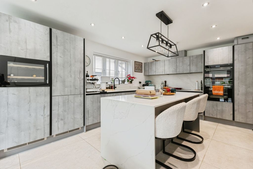 Property photo 2 of 23 Pbox-Img.Jpg