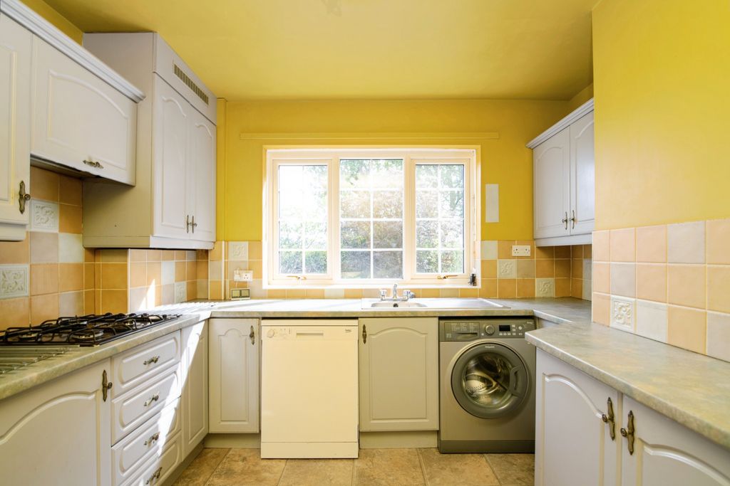 Property photo 3 of 15 Kitchen
