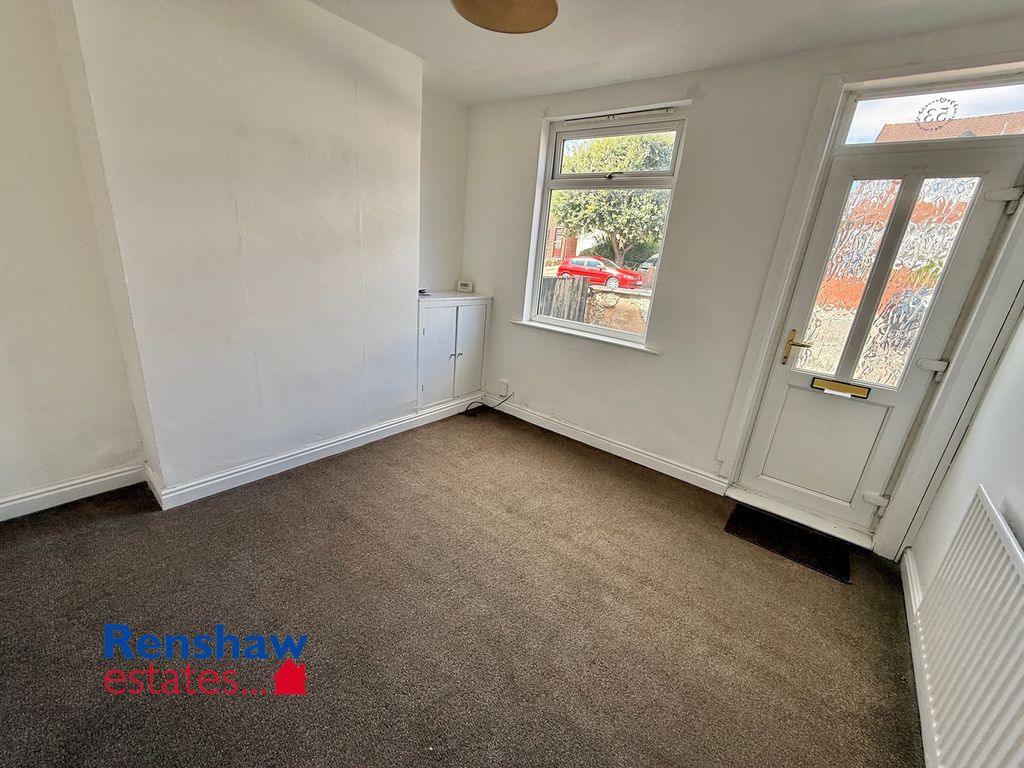 Property photo 2 of 8 L