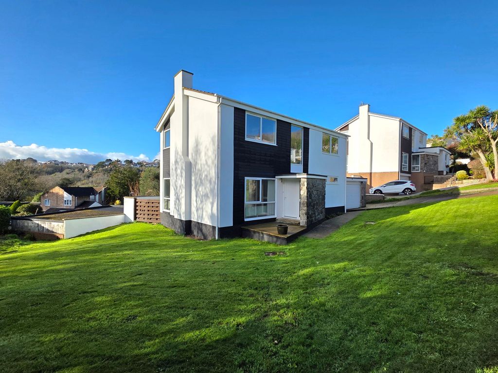 Property photo 2 of 31