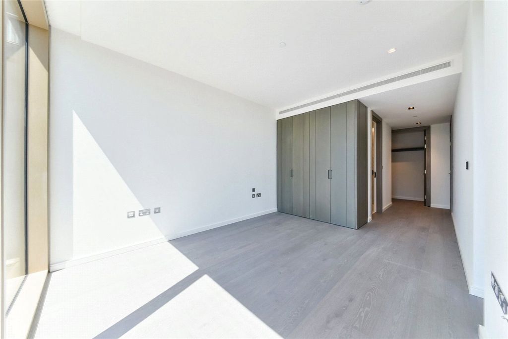 Property photo 3 of 9 Bedroom