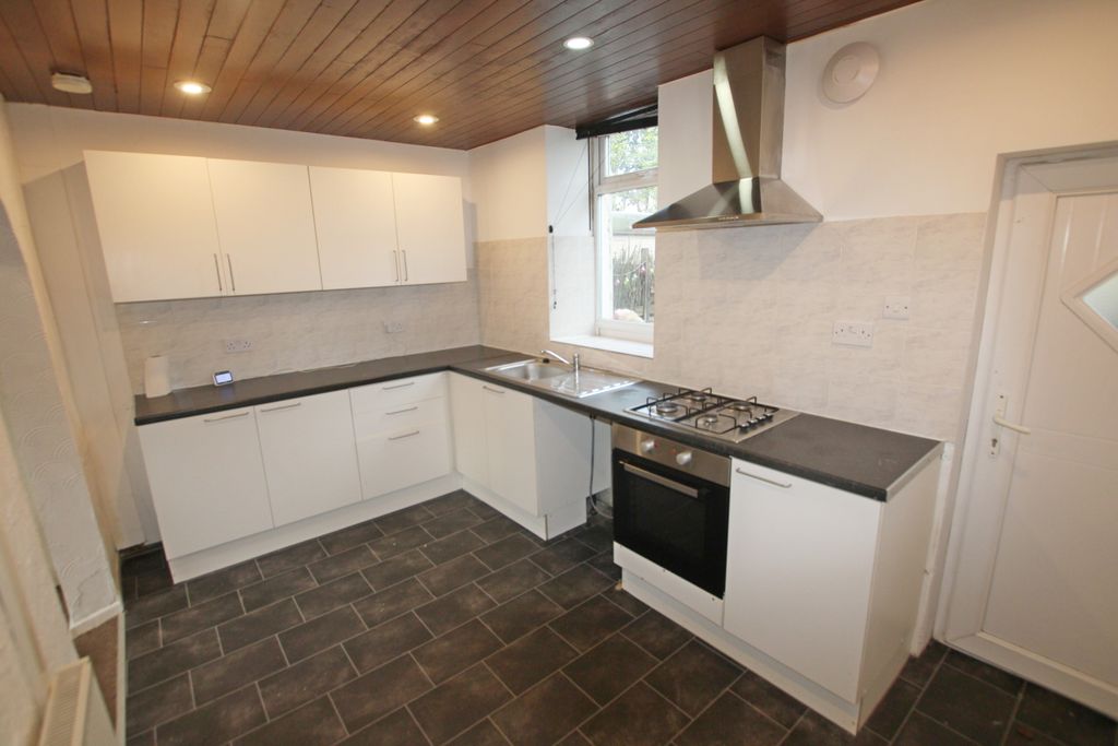 Property photo 3 of 6 4