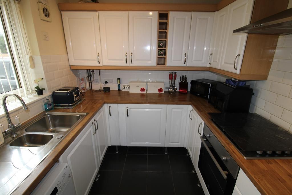 Property photo 2 of 9 Kitchen