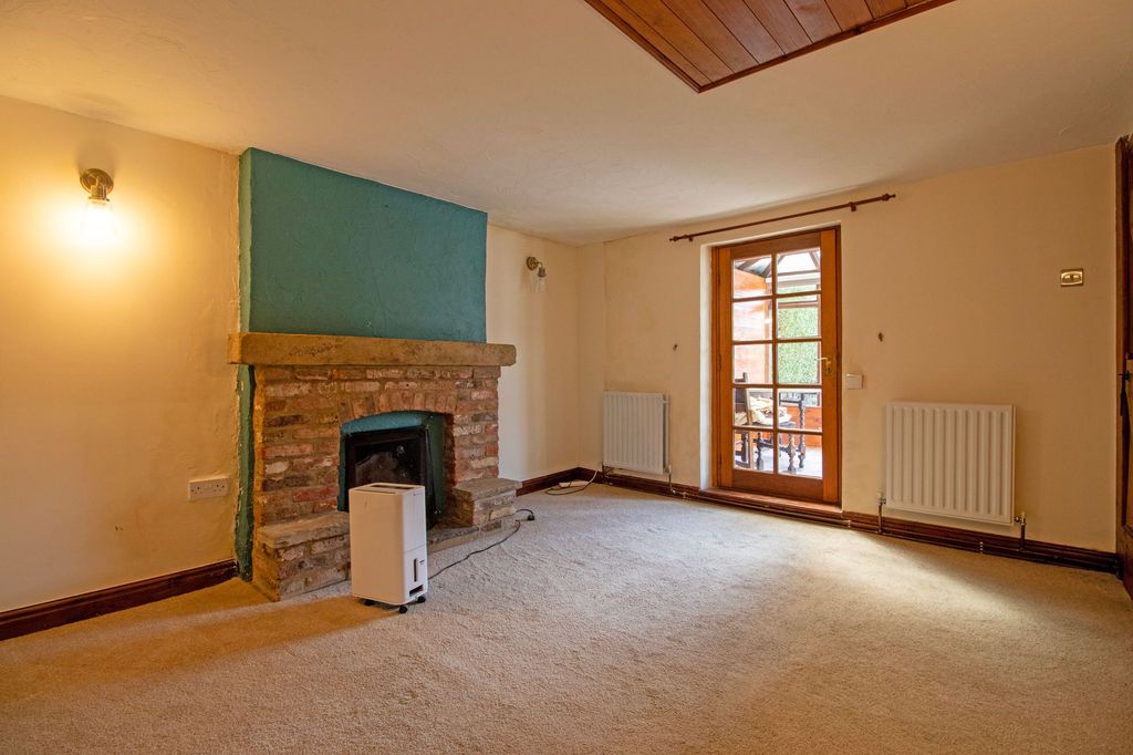 Property photo 2 of 20
