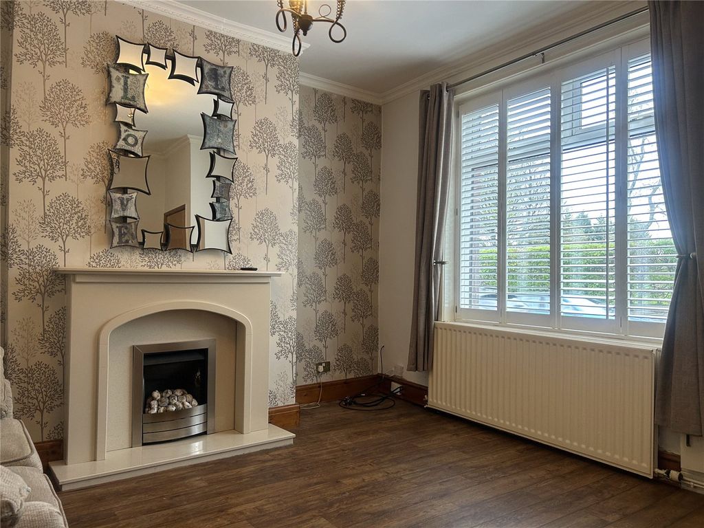 Property photo 2 of 16 Lounge