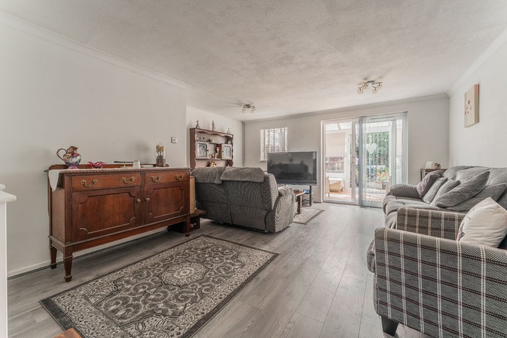 Property photo 2 of 18 5536102