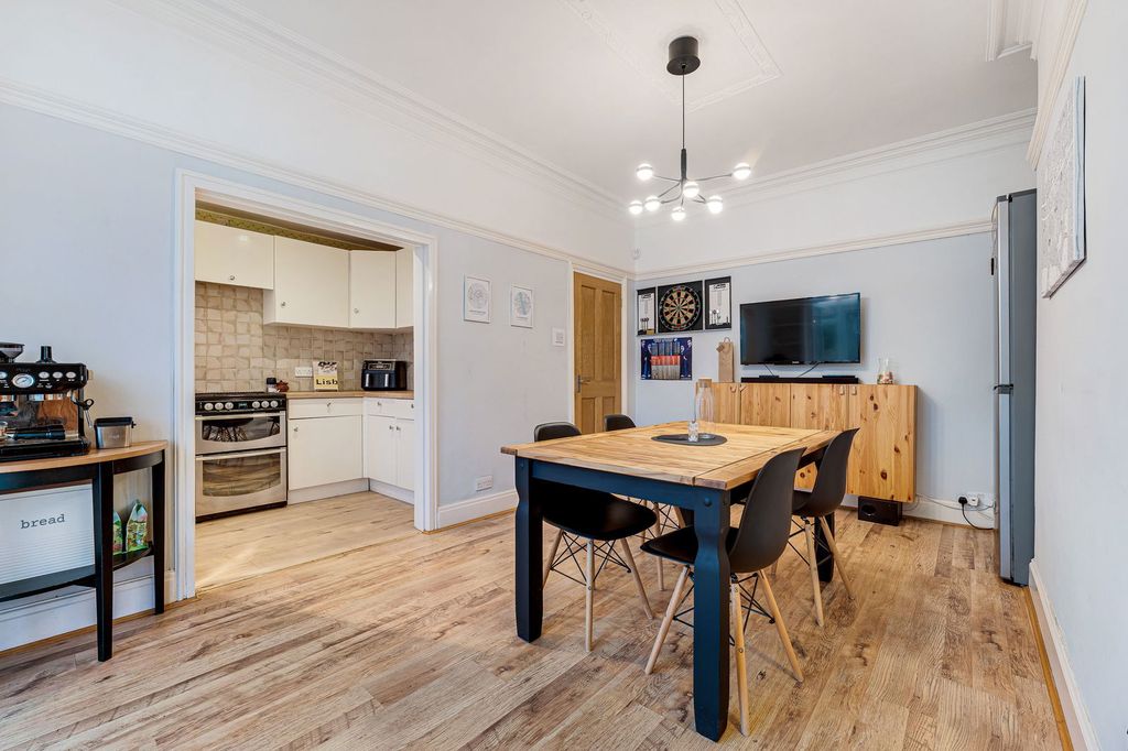 Property photo 3 of 28