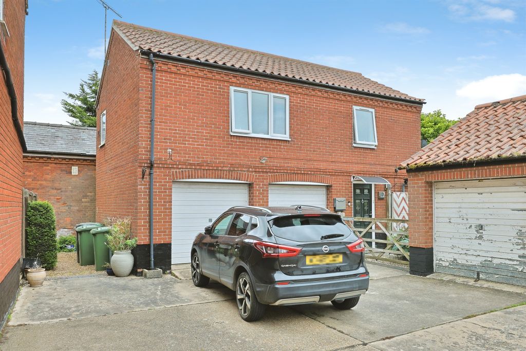 Property photo 1 of 28