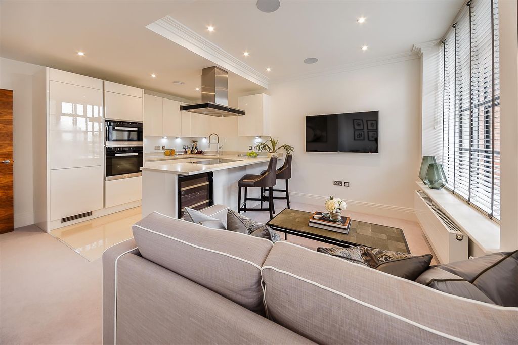 Property photo 1 of 17 Image