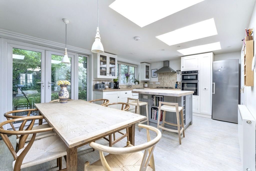 Property photo 3 of 21