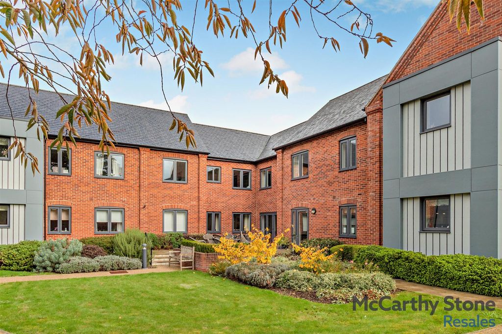 Property photo 1 of 21 8667186-Exterior02-800.Jpg