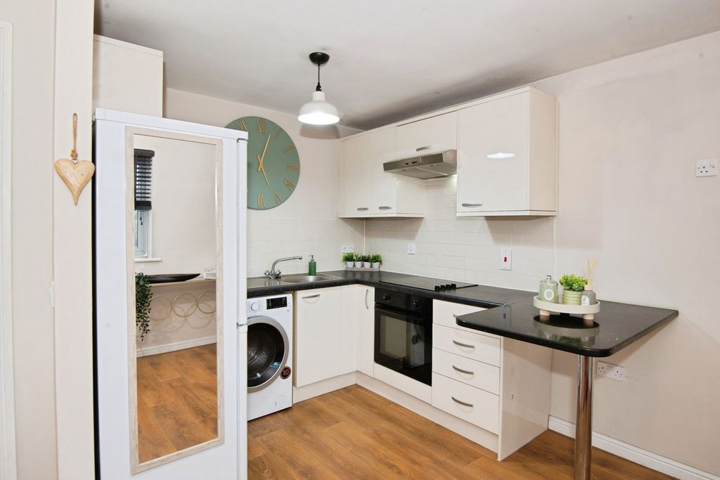 Property photo 3 of 11