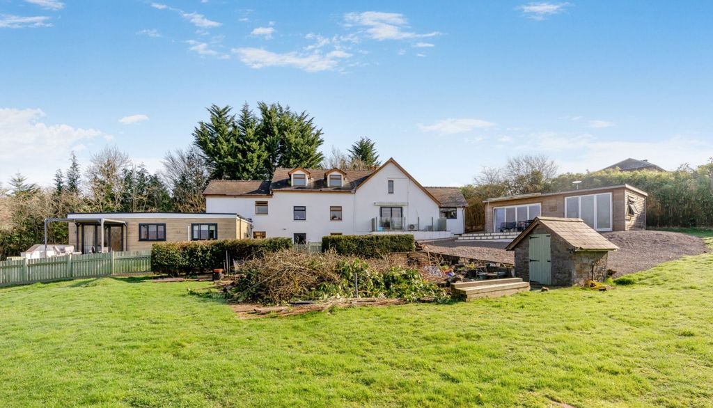 Property photo 1 of 32