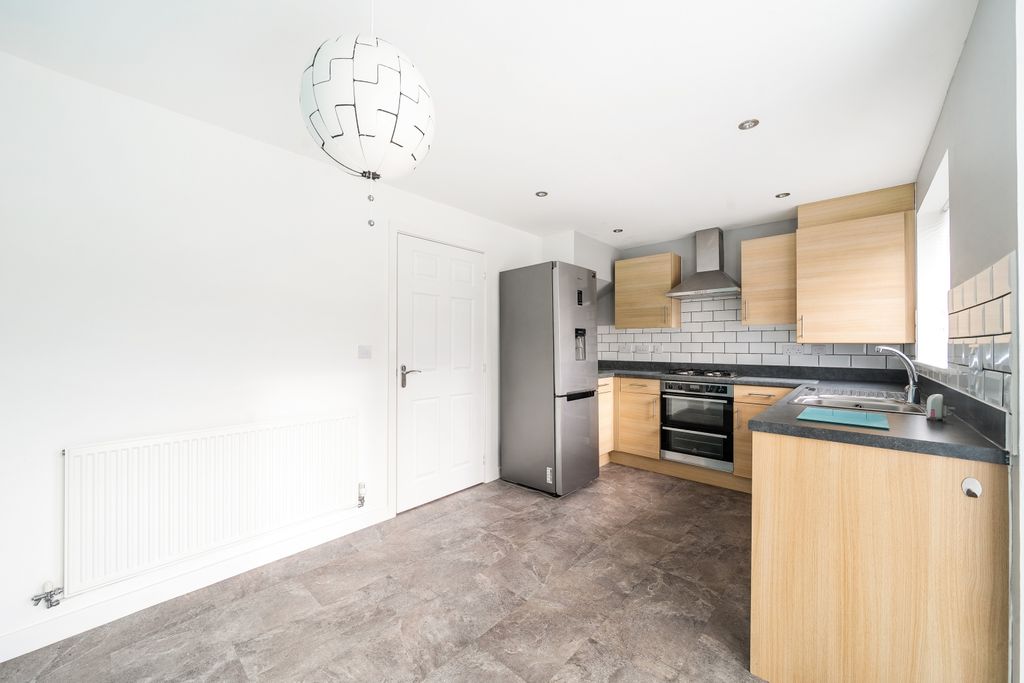 Property photo 2 of 17 1399992-15-696655Cddfed3