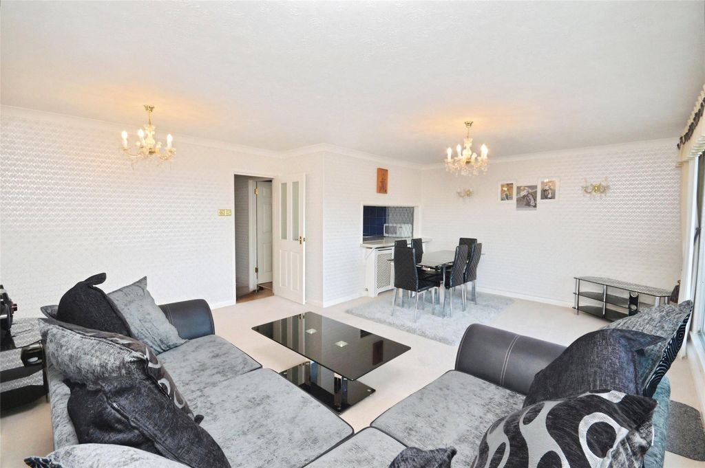 Property photo 3 of 17 Picture No. 28